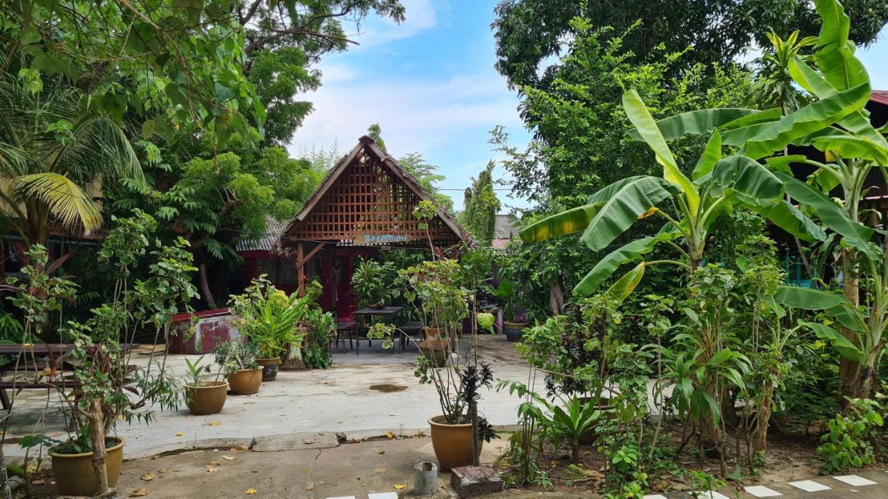 Gecko Guesthouse Пантай Ченанг Екстериор снимка