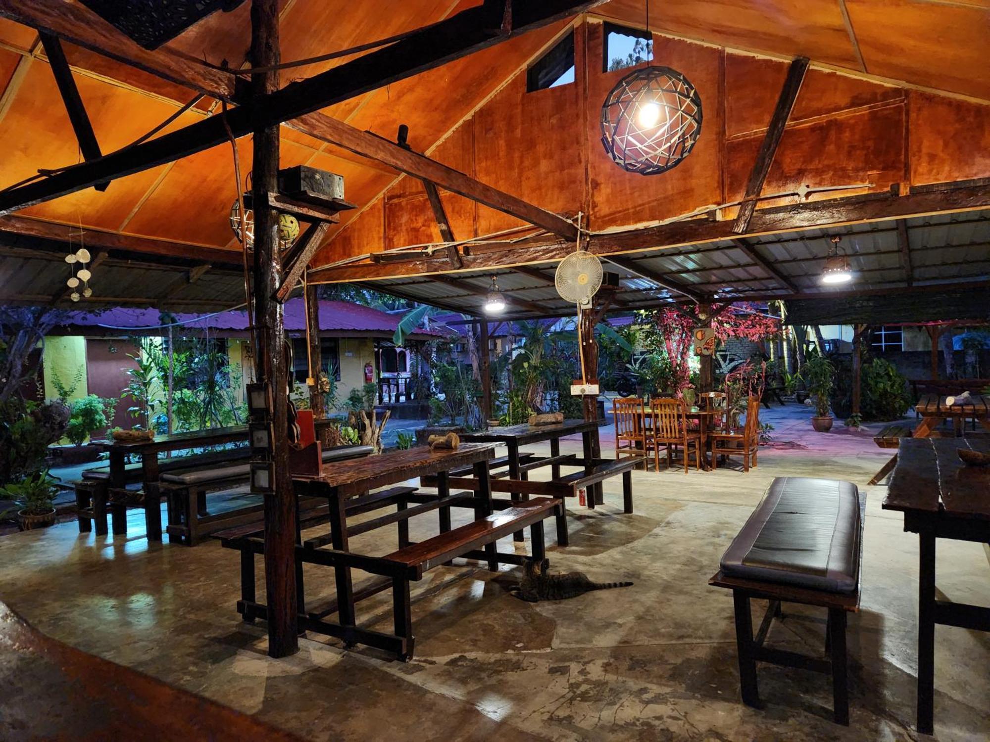 Gecko Guesthouse Пантай Ченанг Екстериор снимка